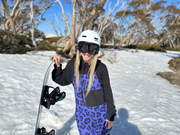 STEPH MAGIROS SNOWBOARDING PICTURE